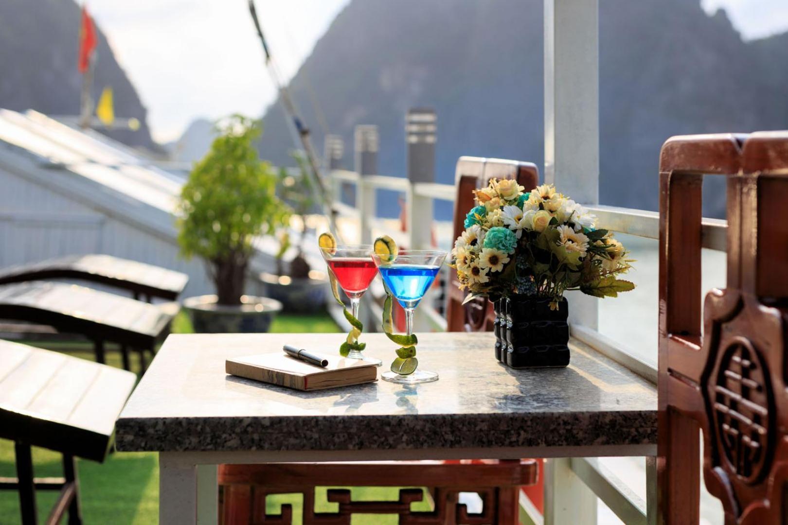 Cozy Bay Classic Cruise Ha Long Exterior foto